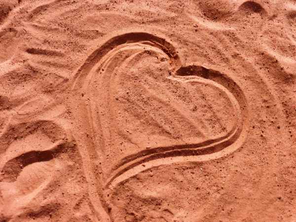 heart love sand